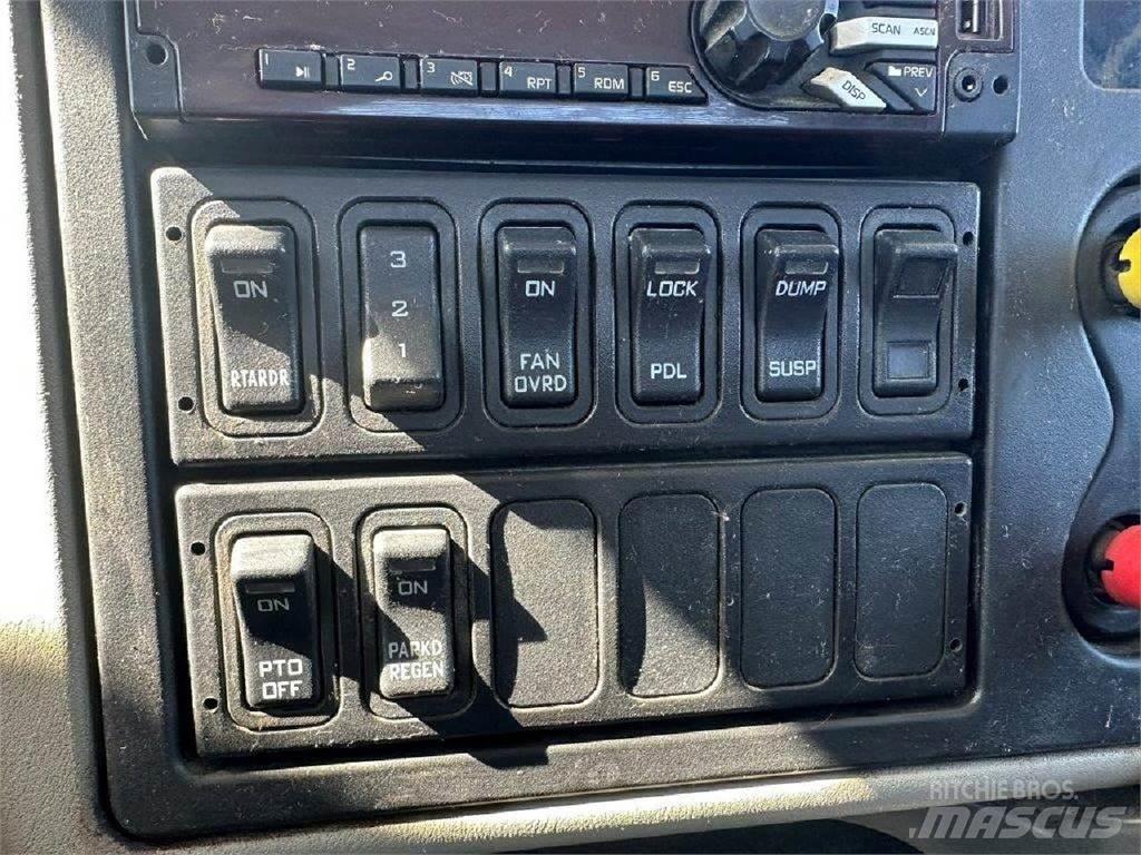 International 7600 회수 차량