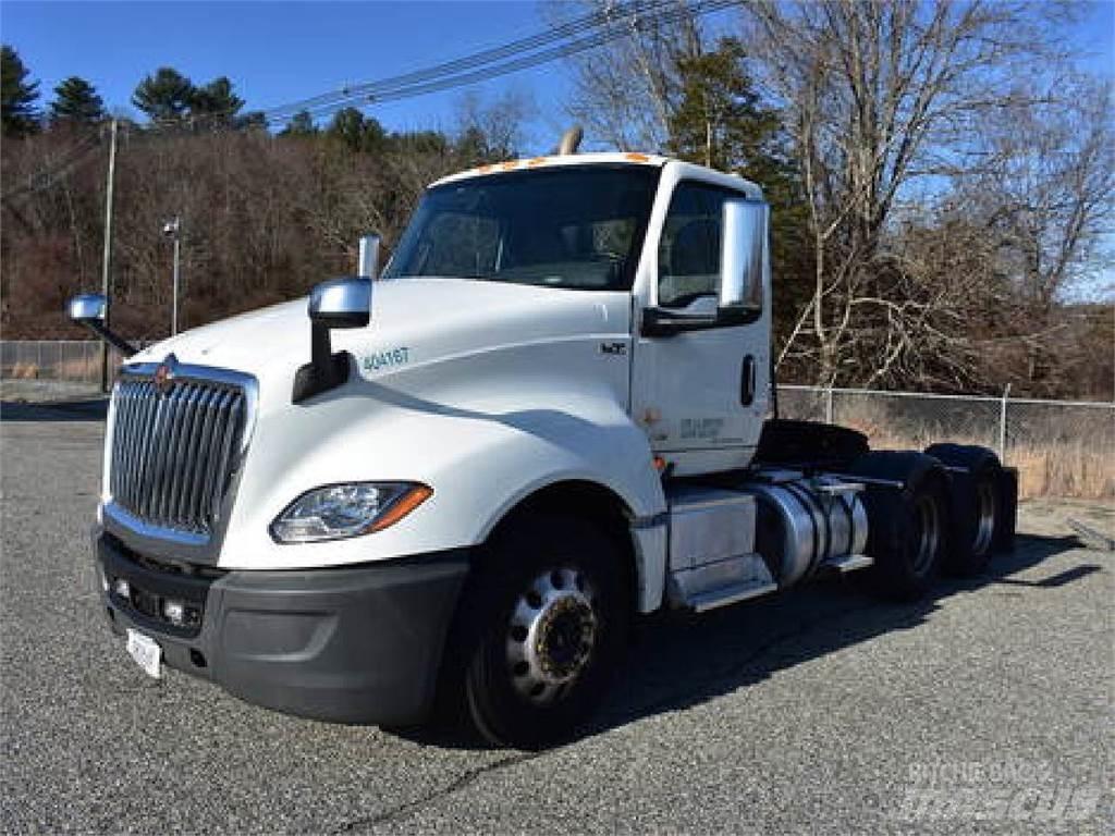 International LT625 트랙터 유닛