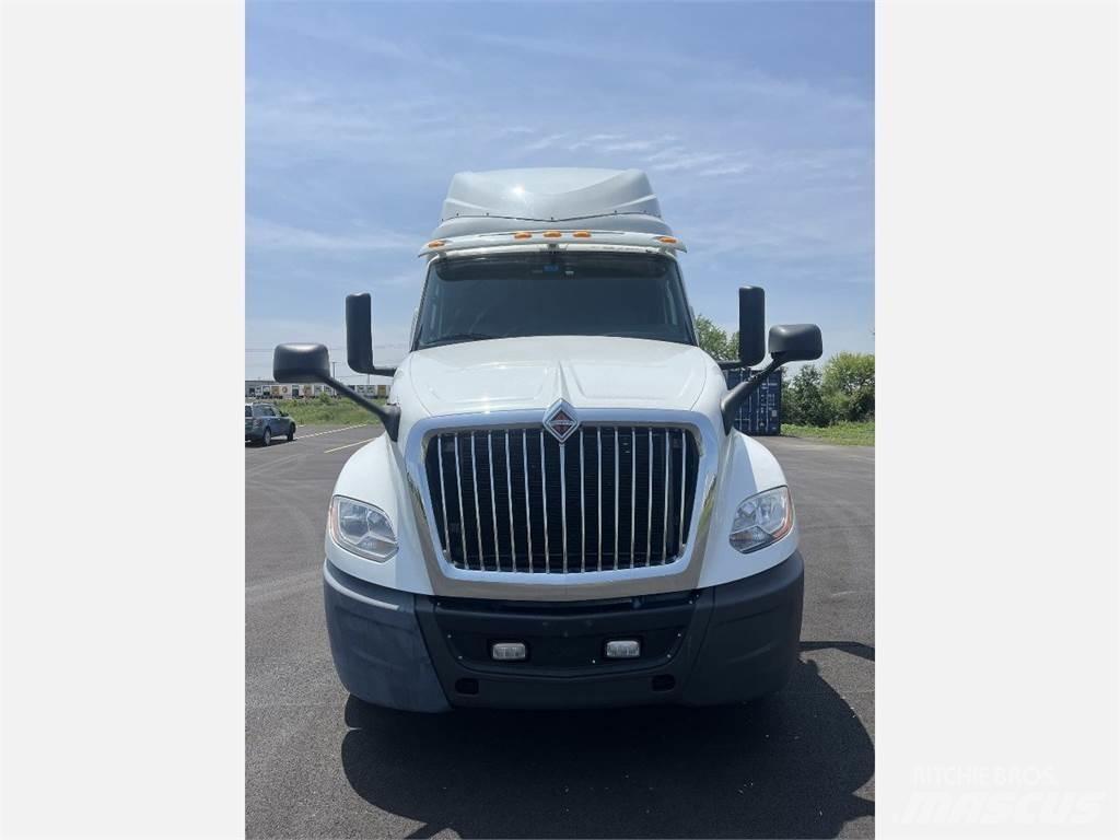 International LT625 트랙터 유닛