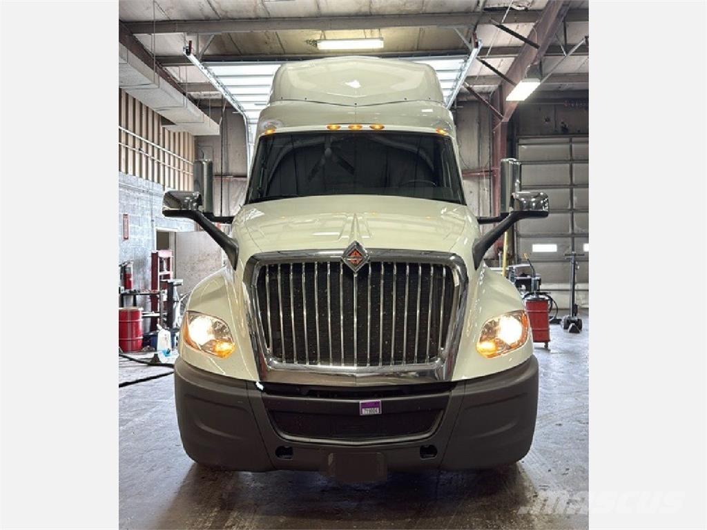 International LT625 트랙터 유닛