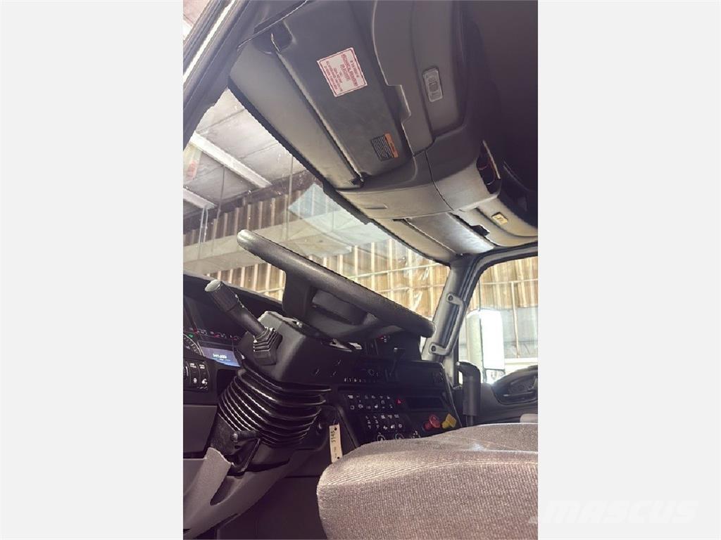 International LT625 트랙터 유닛