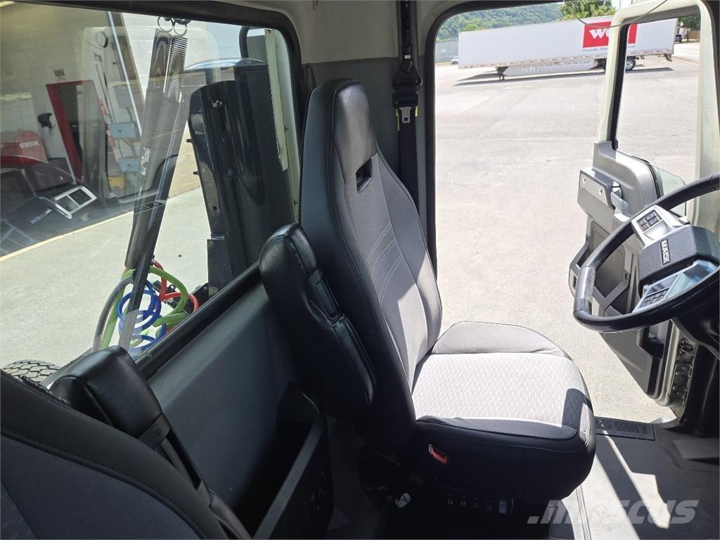 Mack AN64T 트랙터 유닛