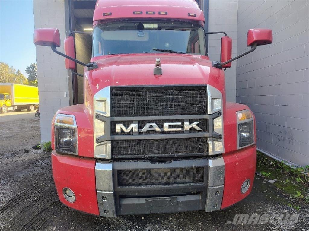Mack Anthem 64T 트랙터 유닛