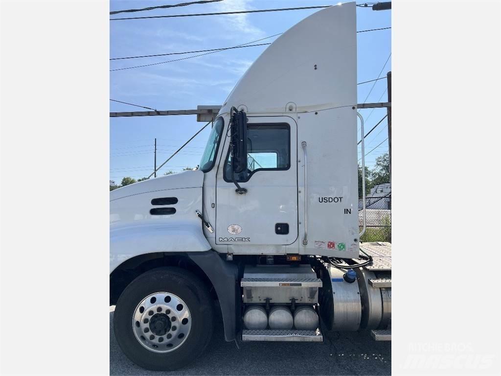 Mack CXU613 트랙터 유닛