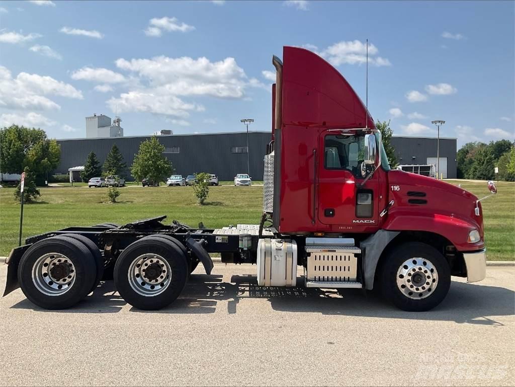 Mack CXU613 트랙터 유닛