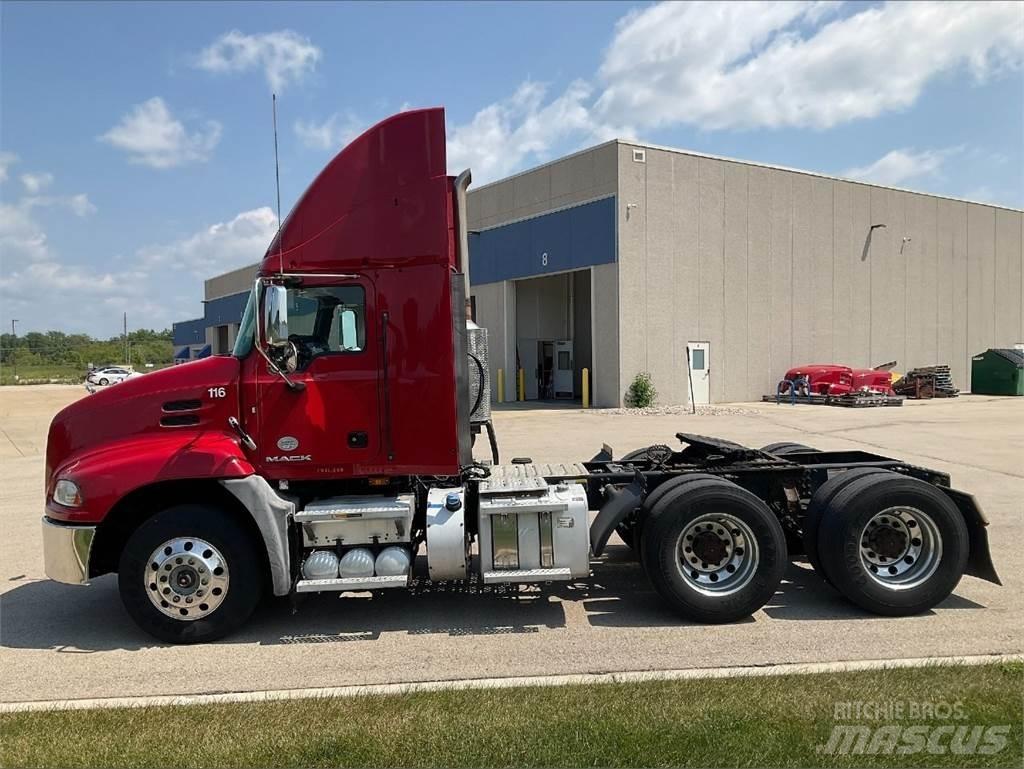 Mack CXU613 트랙터 유닛