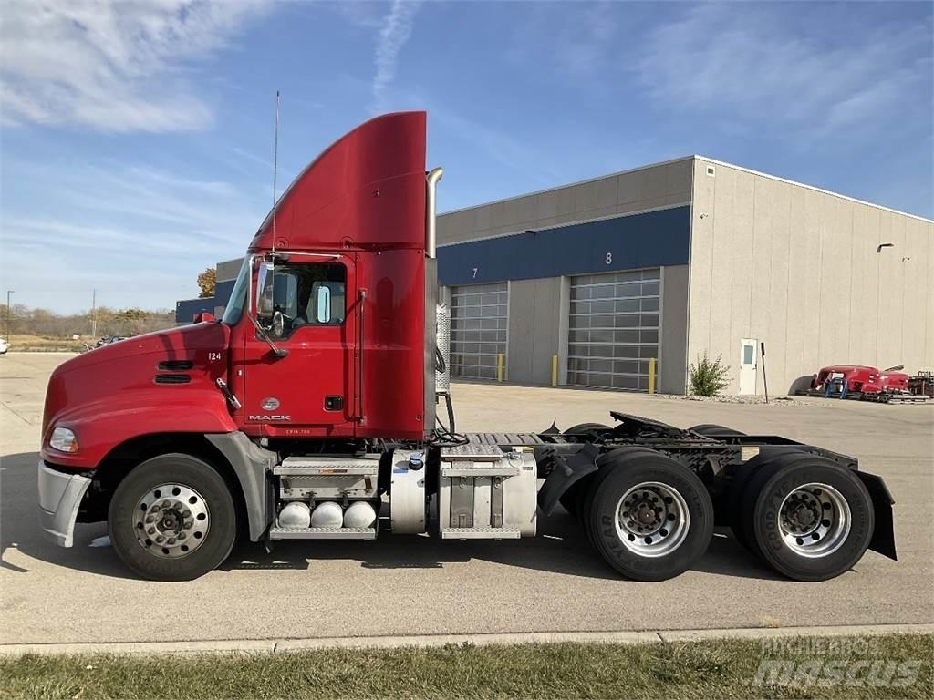 Mack CXU613 트랙터 유닛