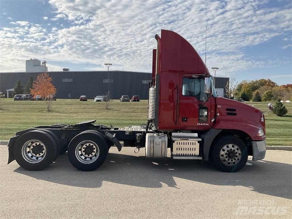 Mack CXU613 트랙터 유닛