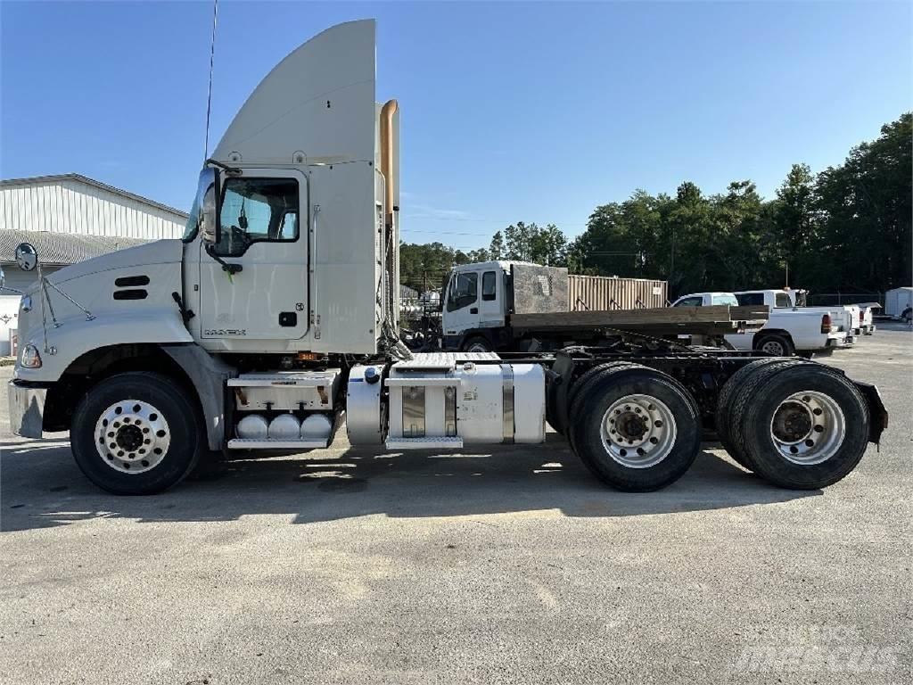 Mack CXU613 트랙터 유닛