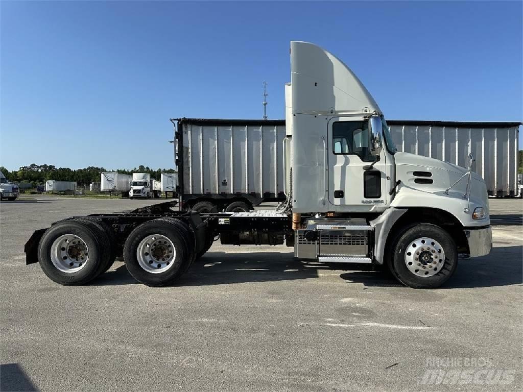 Mack CXU613 트랙터 유닛