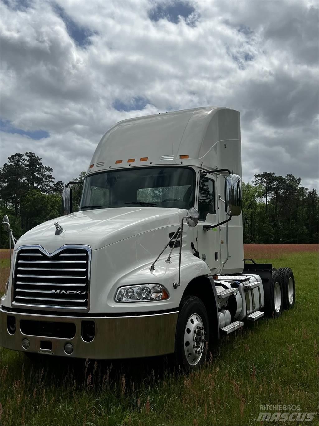 Mack CXU613 트랙터 유닛