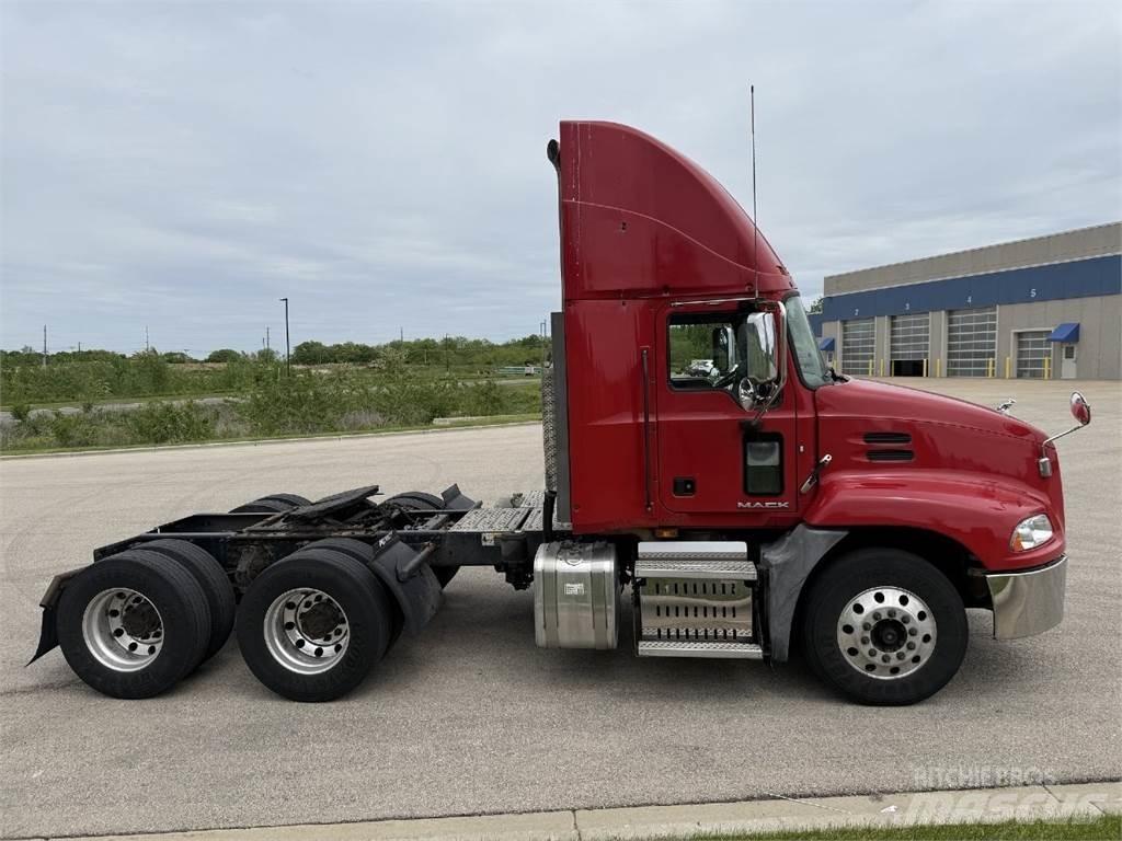 Mack CXU613 트랙터 유닛
