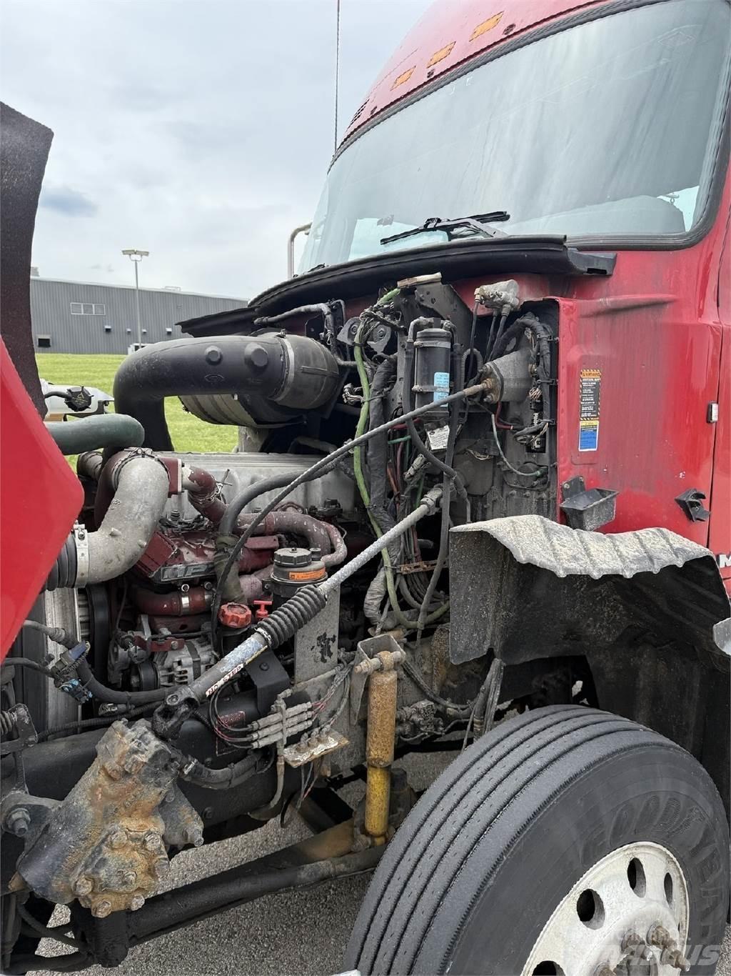 Mack CXU613 트랙터 유닛