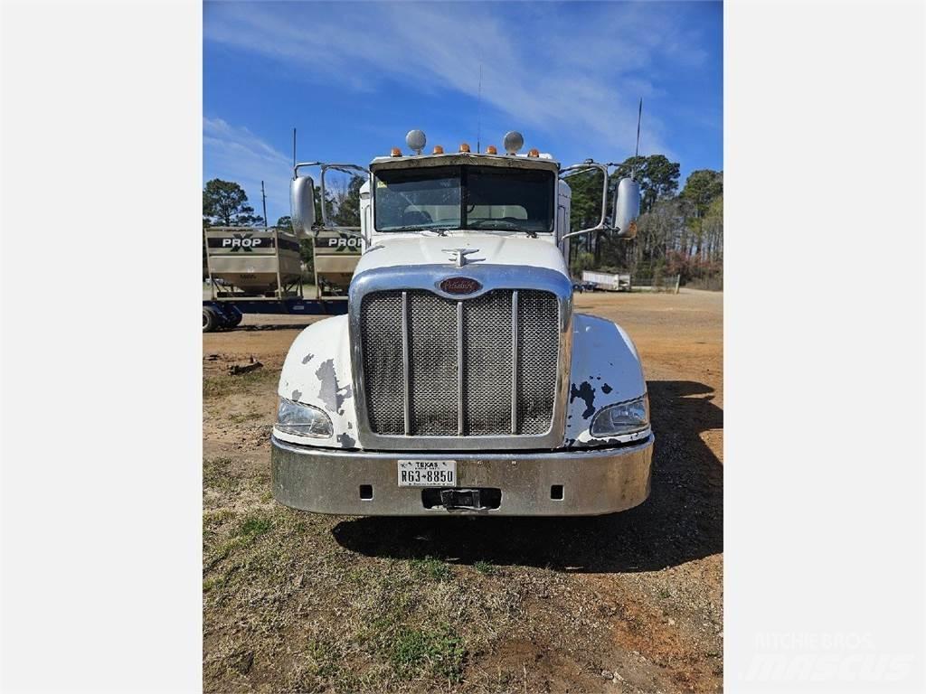 Peterbilt 384 트랙터 유닛
