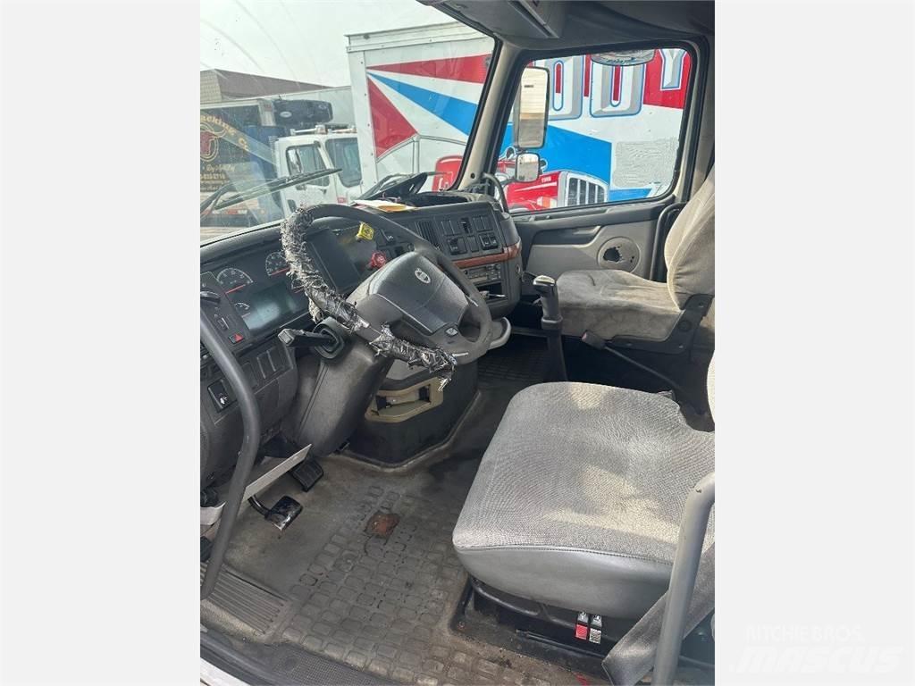 Volvo VNL300 트랙터 유닛