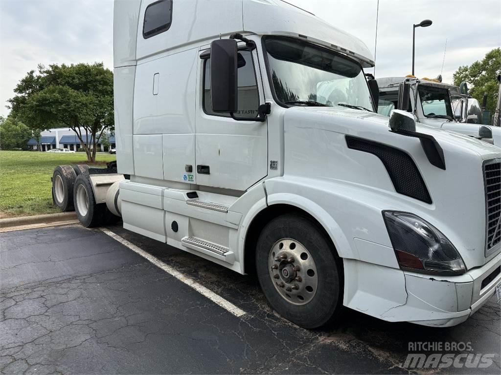Volvo VNL64T670 트랙터 유닛