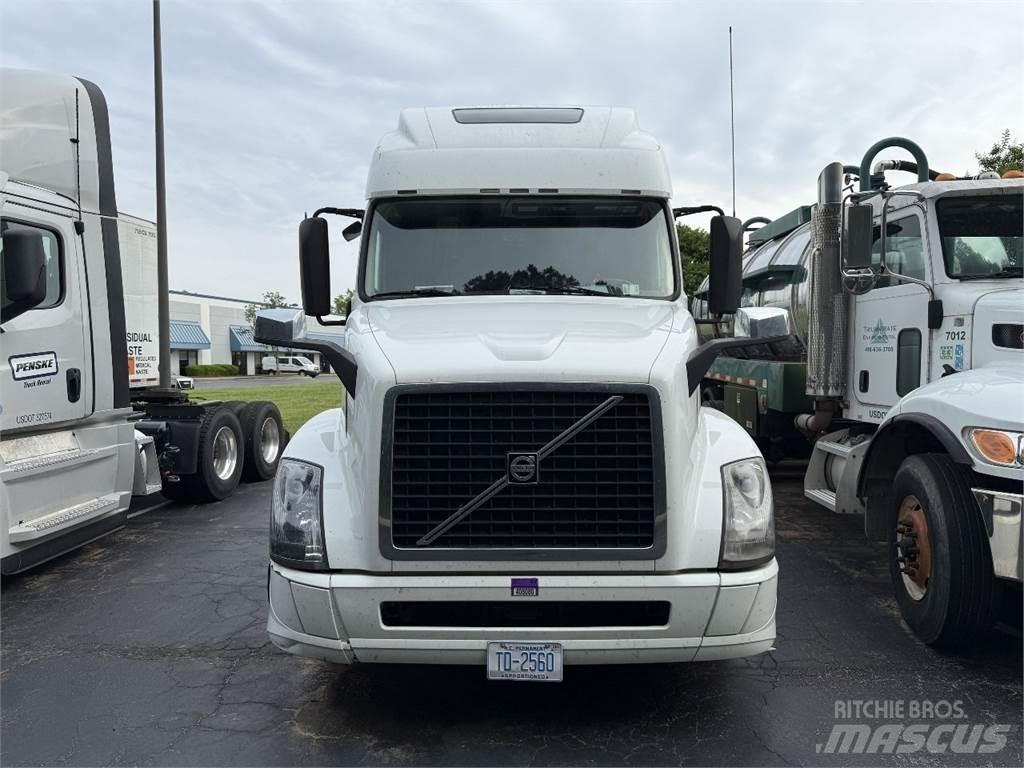 Volvo VNL64T670 트랙터 유닛