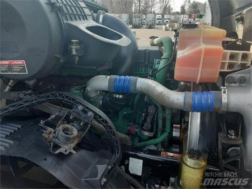 Volvo VNL64T670 트랙터 유닛