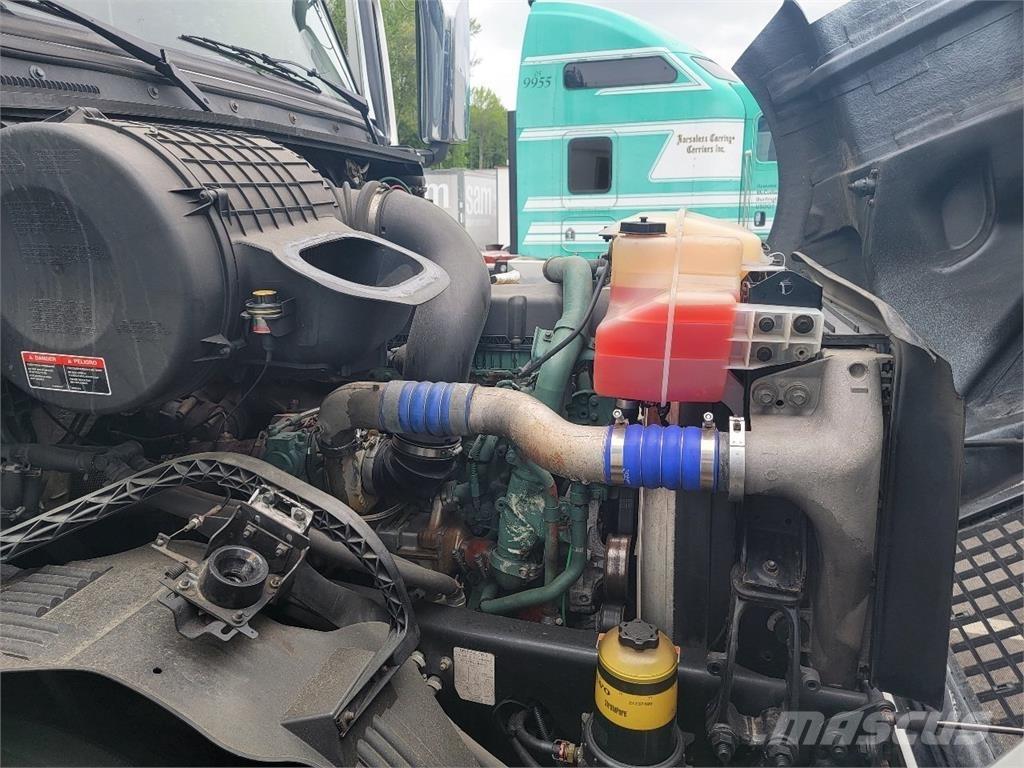 Volvo VNL64T780 트랙터 유닛