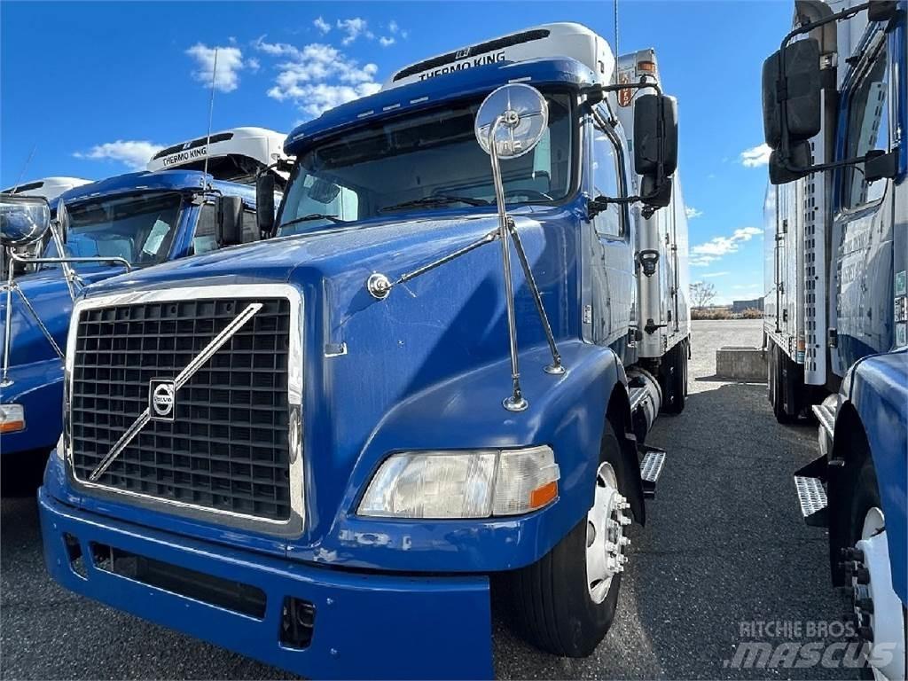 Volvo VNM64T200 온도 조절식 트럭