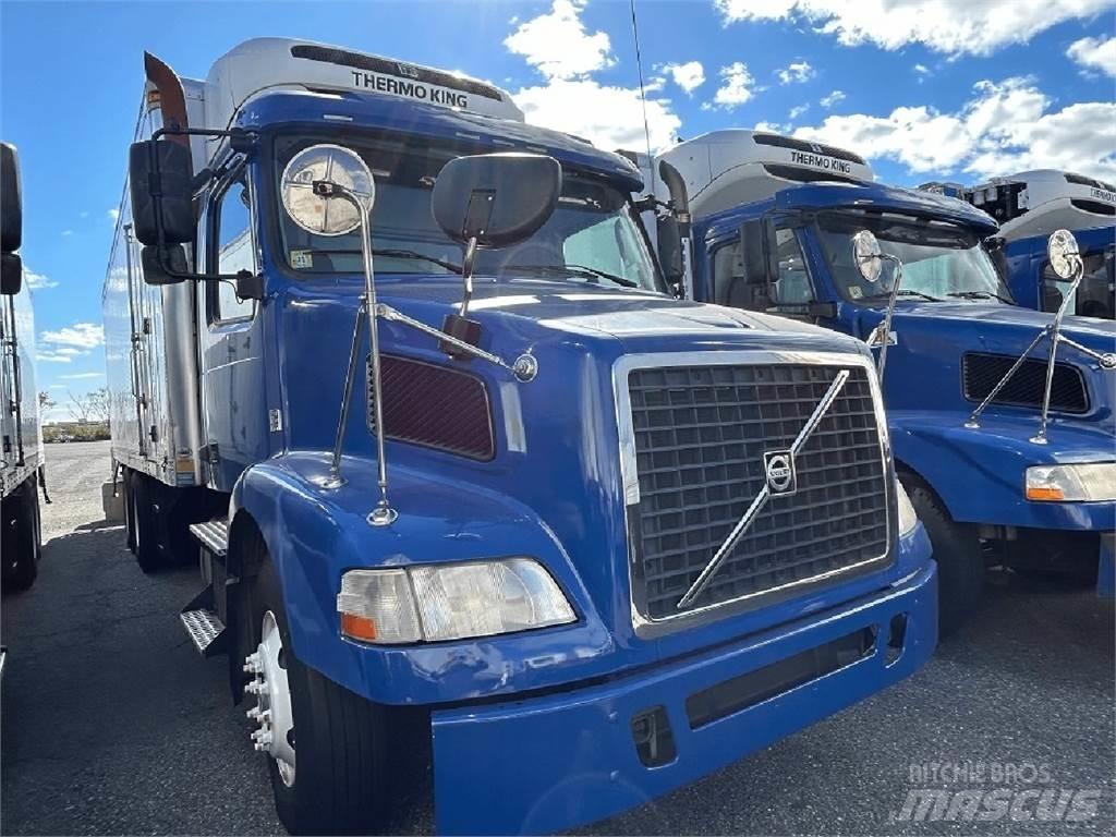 Volvo VNM64T200 온도 조절식 트럭