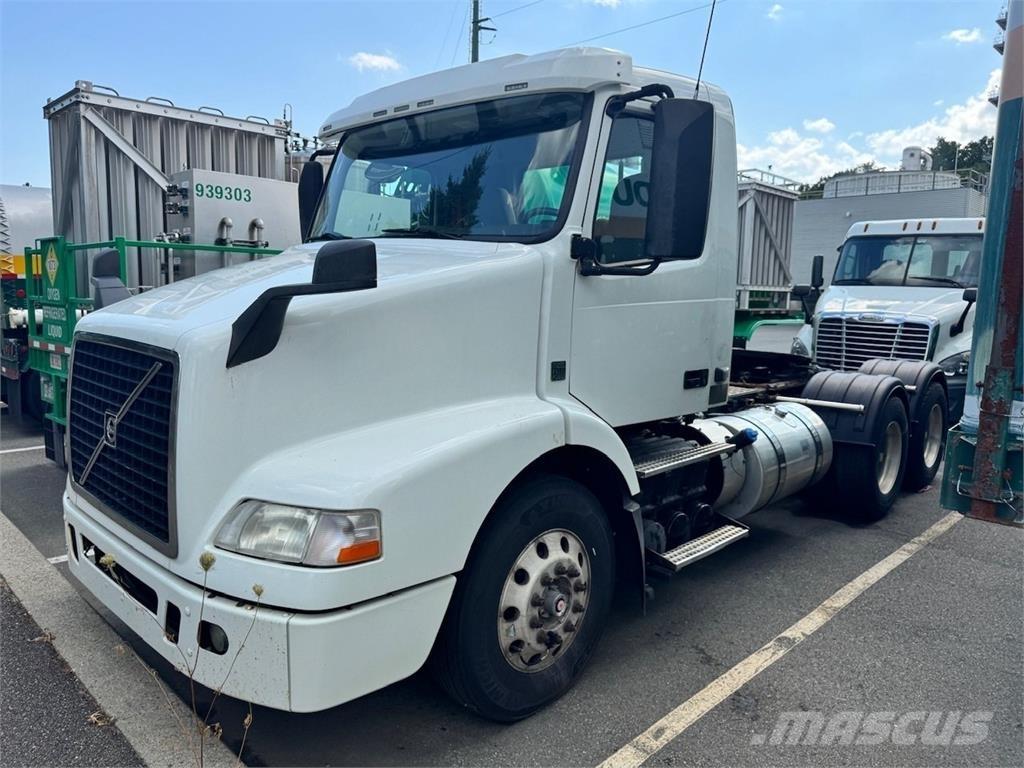 Volvo VNM64T200 트랙터 유닛
