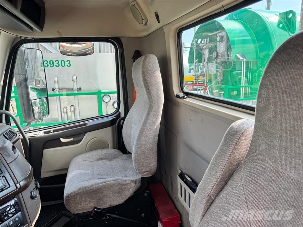 Volvo VNM64T200 트랙터 유닛