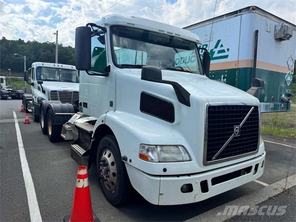 Volvo VNM64T200 트랙터 유닛