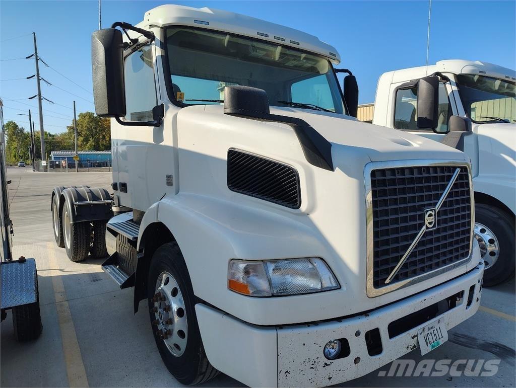 Volvo VNM64T200 트랙터 유닛