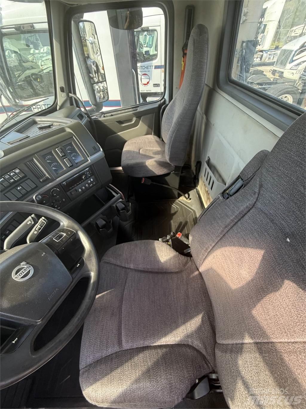 Volvo VNR64T300 트랙터 유닛