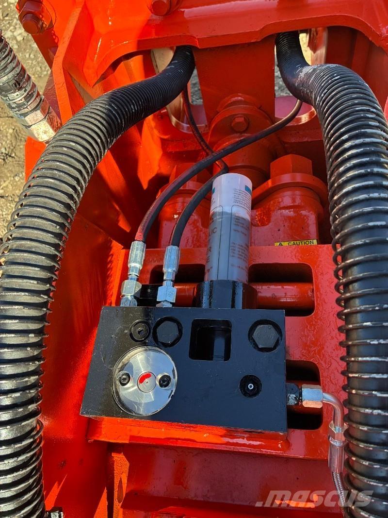 NPK GH12 브레이커