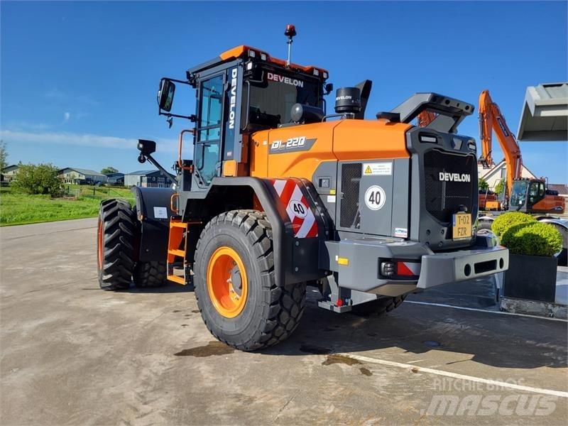 Develon DL220-7  휠로우더