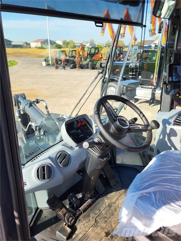 Develon DL220-7  휠로우더