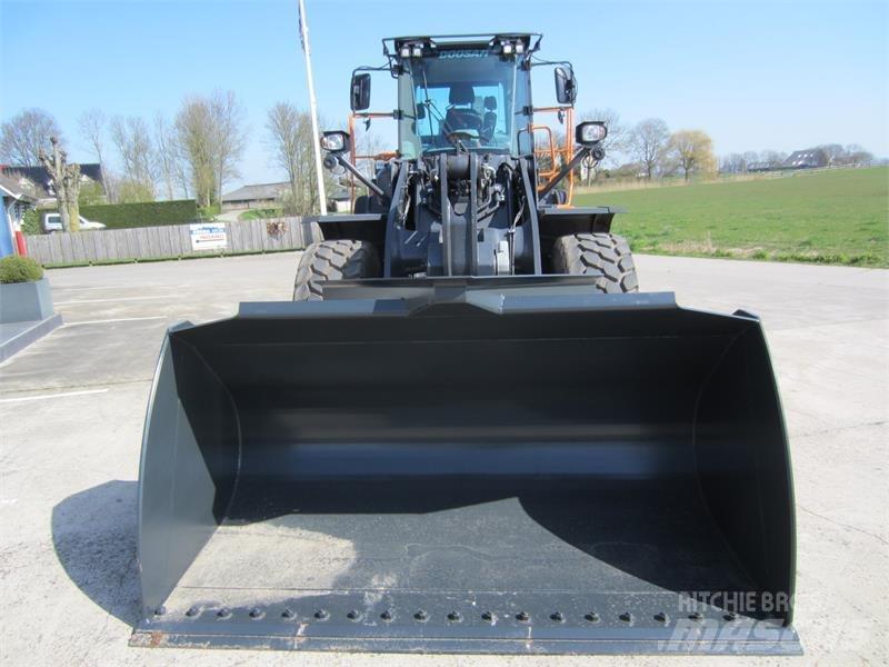 Develon DL380-7  휠로우더