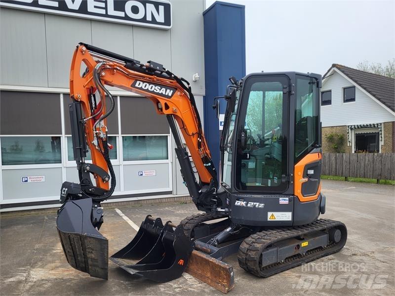 Develon DX27z-7 소형 굴삭기 7톤 미만