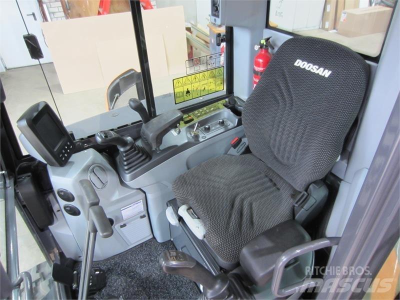 Develon DX27z-7 소형 굴삭기 7톤 미만