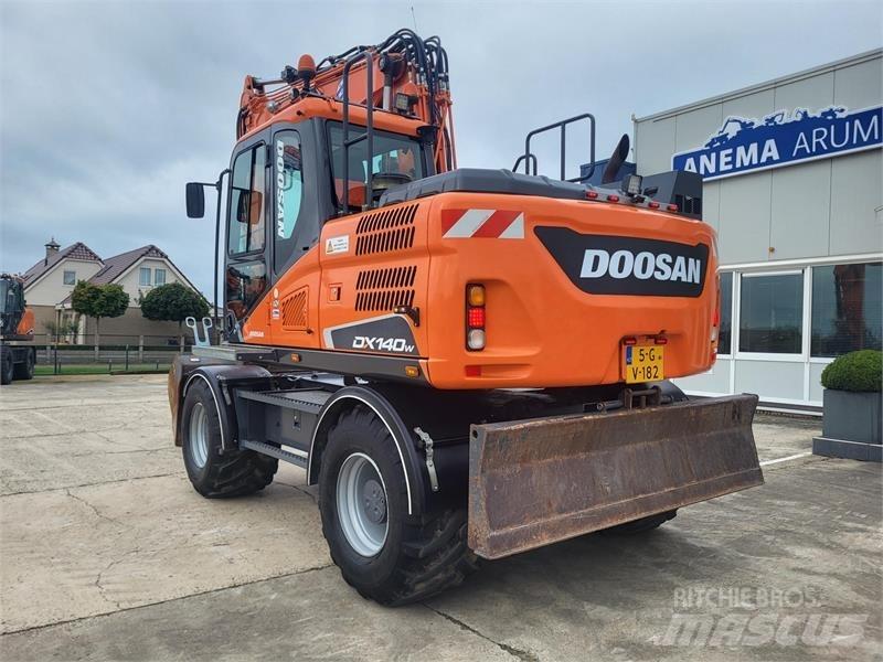 Doosan DX140W-5  휠 굴삭기