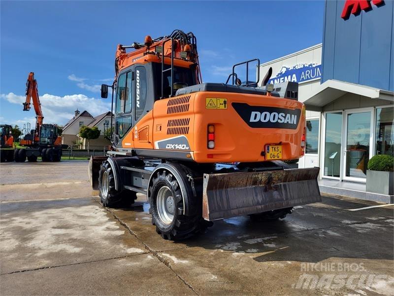 Doosan DX140W-5  휠 굴삭기