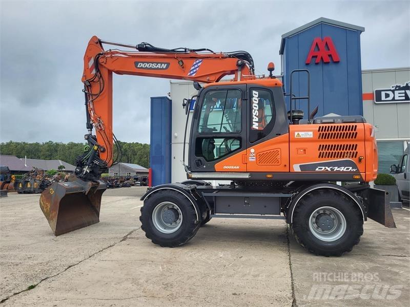 Doosan DX140W-5  휠 굴삭기