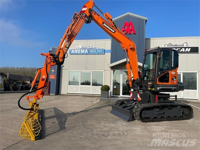 Doosan DX63-3 중형굴삭기 7톤-28톤