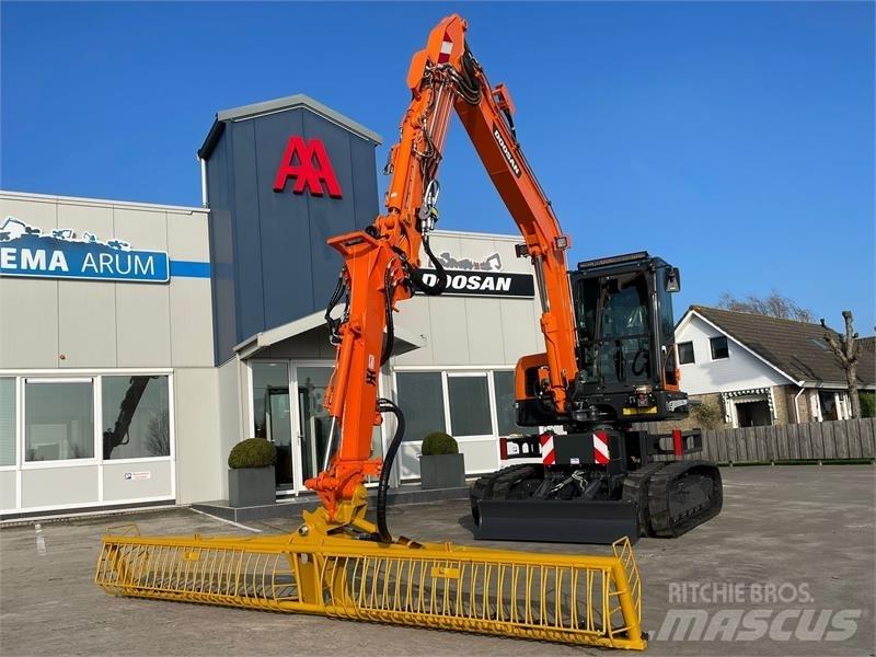 Doosan DX63-3 중형굴삭기 7톤-28톤