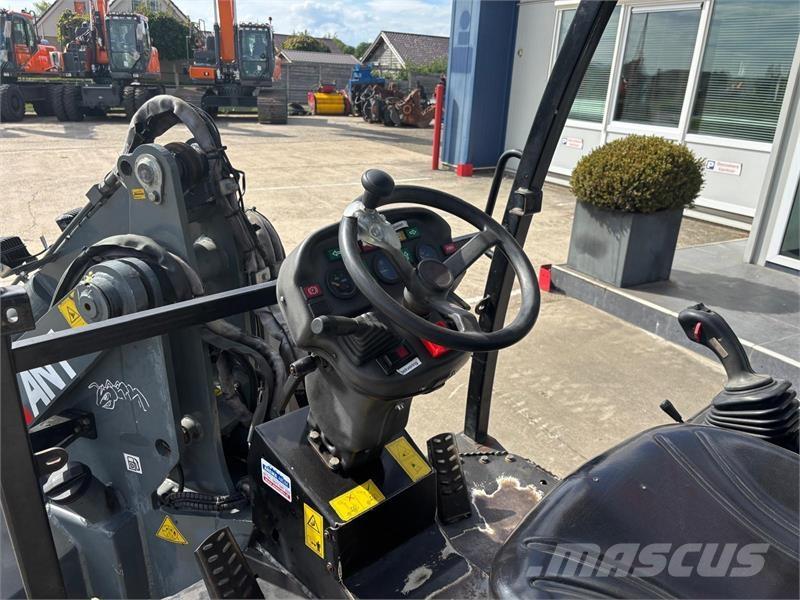 GiANT V6004T  휠로우더