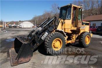 CAT IT28B  휠로우더