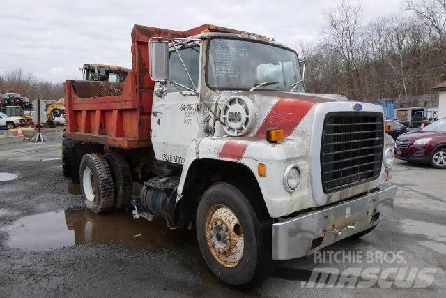 Ford 9000 덤프 트럭