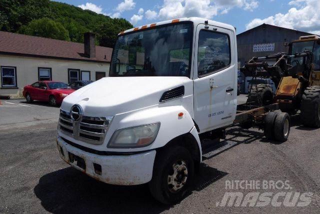 Hino 145 새시 운전실 트럭