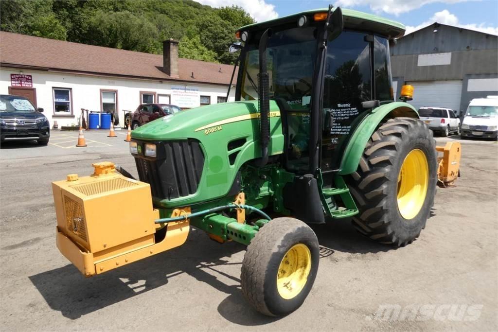 John Deere 5085M 트랙터