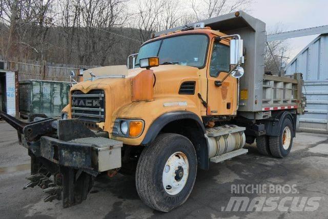Mack CV712 덤프 트럭