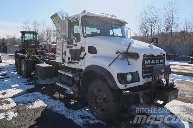 Mack CV713 새시 운전실 트럭