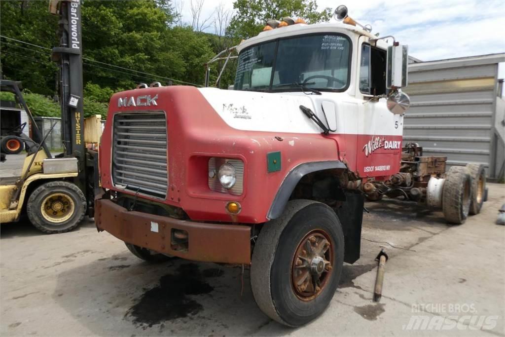 Mack DM688X 새시 운전실 트럭