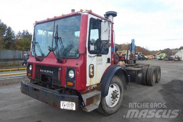 Mack MR688S 새시 운전실 트럭